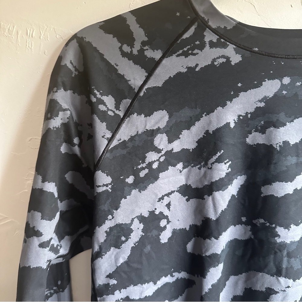 Mountain Hardware Medium Mountain Stretch Longsle… - image 4